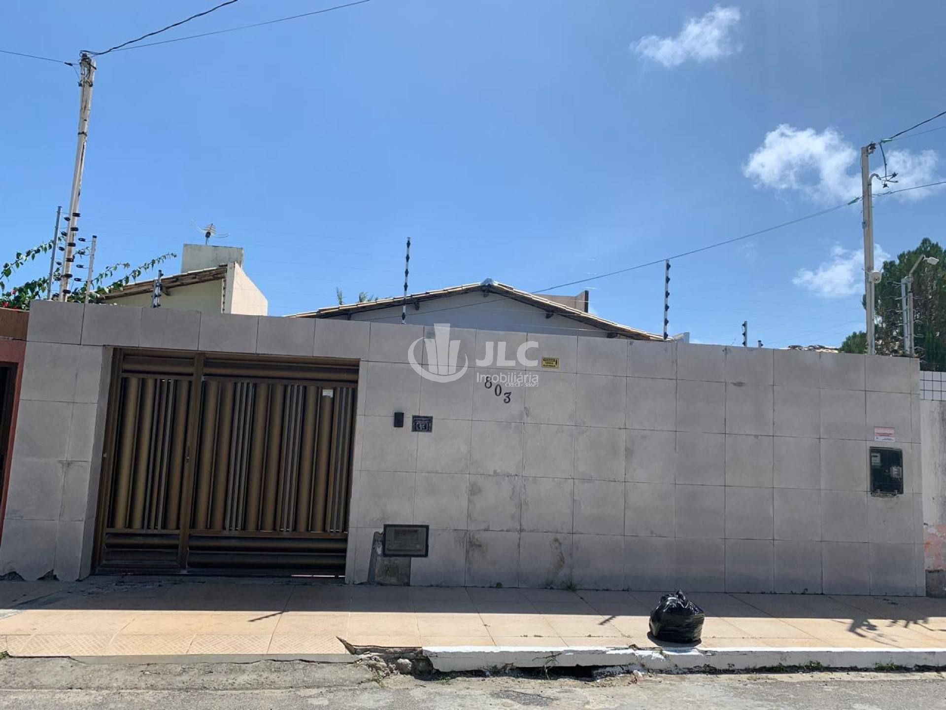 Casa na Aruana — moderna, completa e em uma localização imbatível!