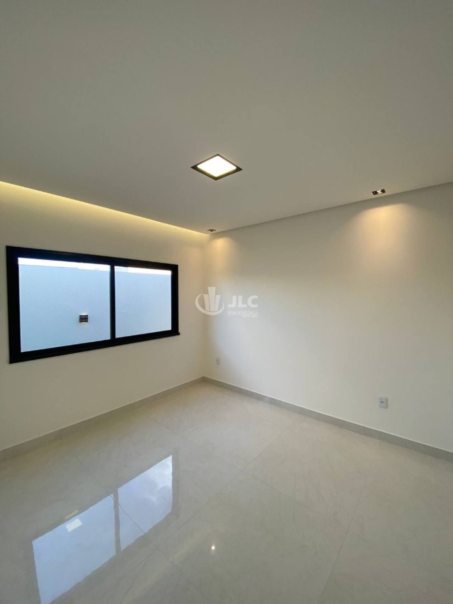 Casa de Alto Padrão à Venda- Condomínio Padang