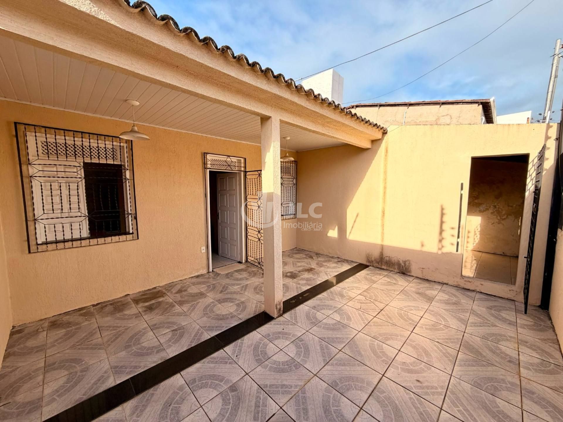 CASA À VENDA NA FAROLÂNDIA