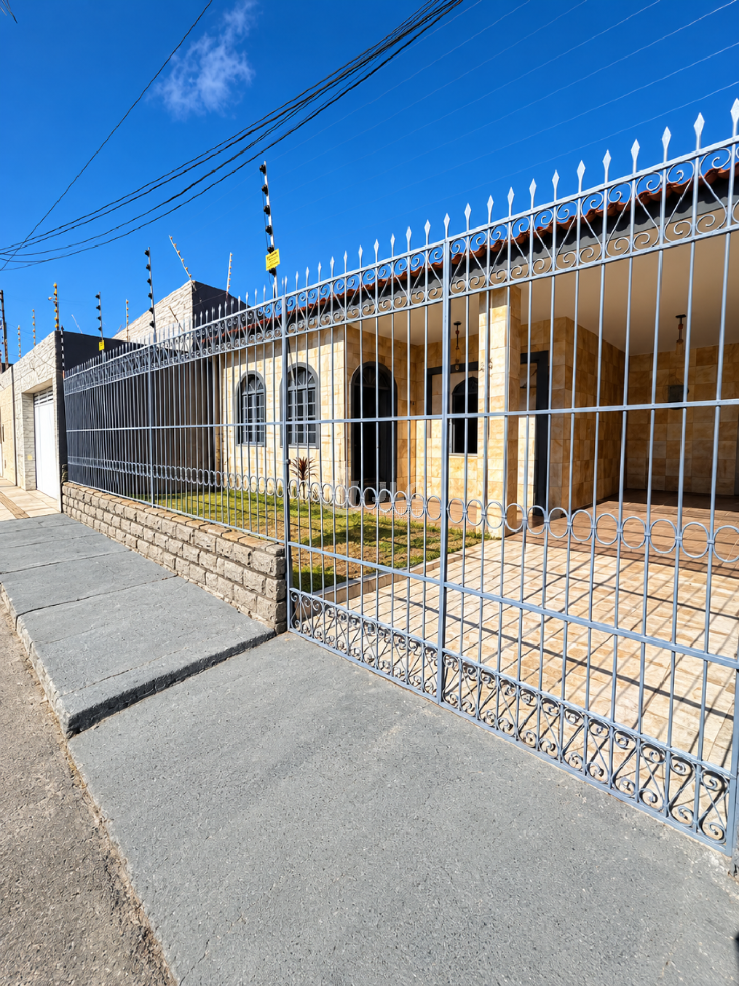 CASA NO BAIRRO LUZIA
