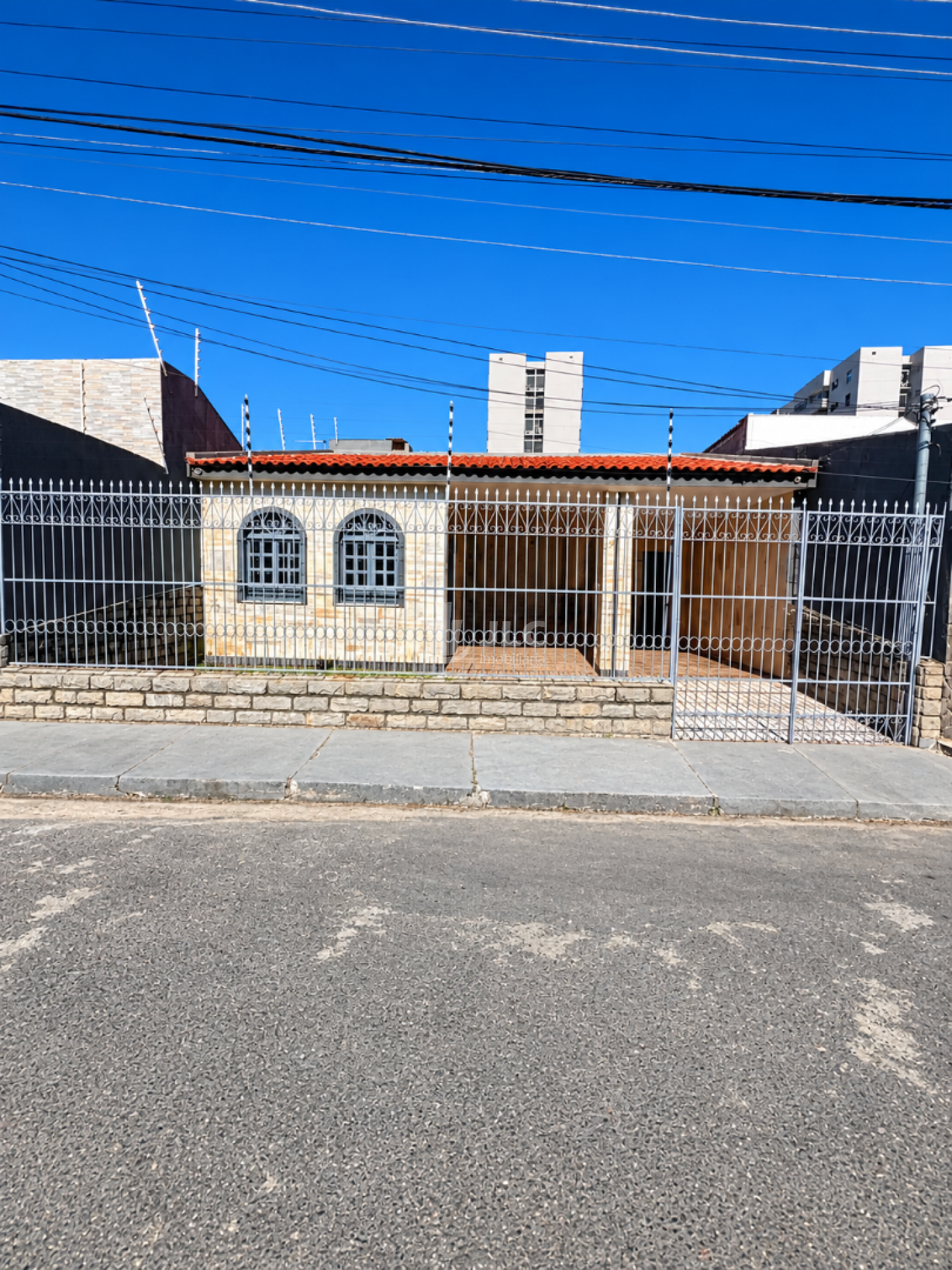 CASA NO BAIRRO LUZIA