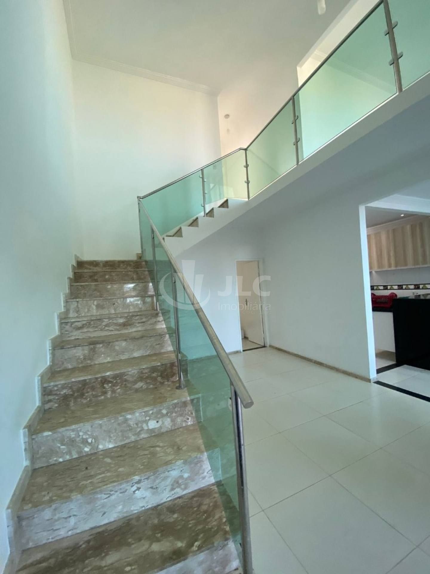 Casa para Alugar com 3 quartos 2 suítes no Bairro Aruana