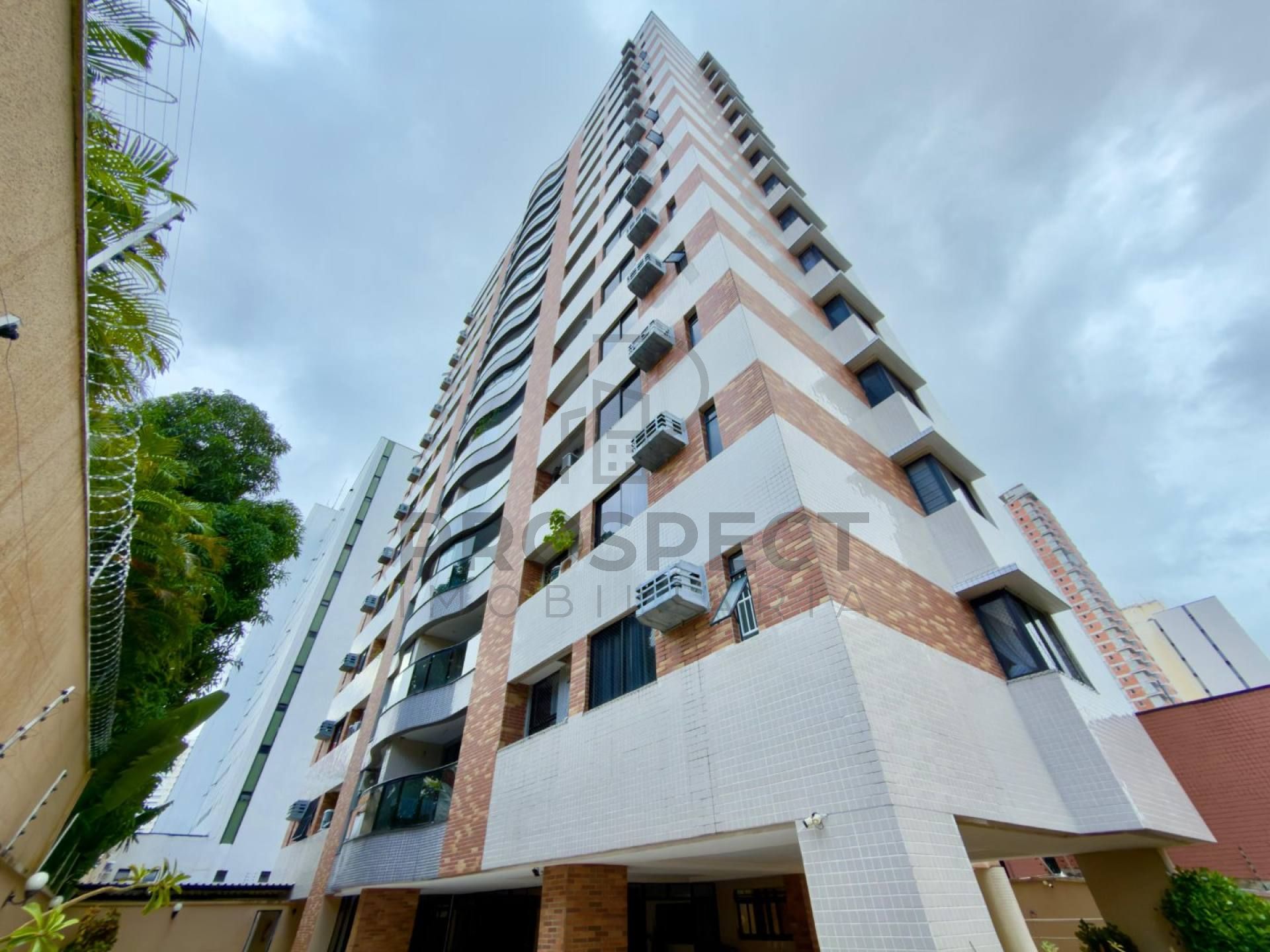 Apartamento à venda no Meireles – 117m² | 3 Suítes | Varanda | 2 Vagas Paralelas
