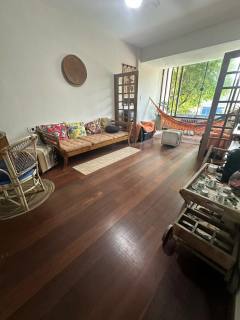 Casa 1.080m² 5 Quartos 4 Suítes e Piscina no Bairro Coroa do Meio