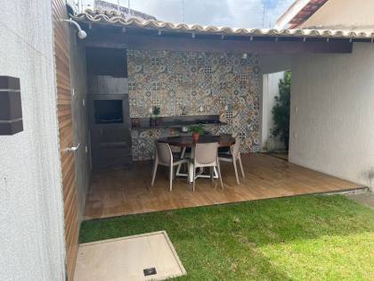 Casa à Venda 220m² no Bairro Aeroporto com 3 quartos, 1 Suíte
