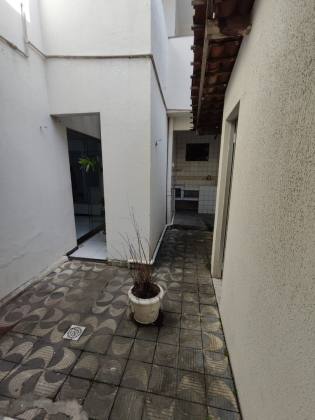 Casa para Ponto Comercial Bairro Luzia, Ideal para Escritórios e Clínicas