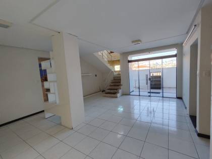Casa para Ponto Comercial Bairro Luzia, Ideal para Escritórios e Clínicas