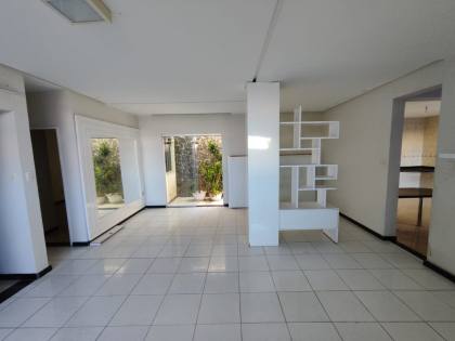 Casa para Ponto Comercial Bairro Luzia, Ideal para Escritórios e Clínicas