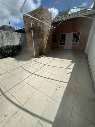 Alugo Casa Duplex Com 2 Suítes no Bairro Inácio Barbosa