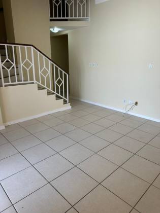 Alugo Casa Duplex Com 2 Suítes no Bairro Inácio Barbosa
