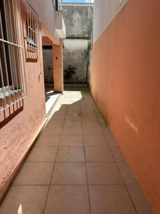 Alugo Casa Duplex Com 2 Suítes no Bairro Inácio Barbosa