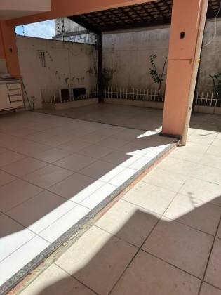 Alugo Casa Duplex Com 2 Suítes no Bairro Inácio Barbosa