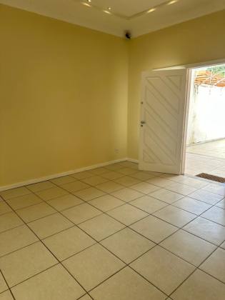 Alugo Casa Duplex Com 2 Suítes no Bairro Inácio Barbosa