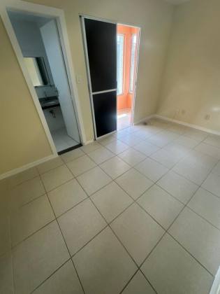 Alugo Casa Duplex Com 2 Suítes no Bairro Inácio Barbosa