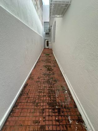 Alugo Casa Com 3 Quartos Sendo 1 Suíte No Bairro São José.