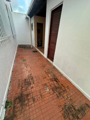 Alugo Casa Com 3 Quartos Sendo 1 Suíte No Bairro São José.