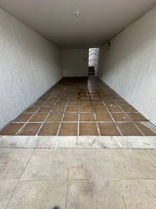 Alugo Casa Com 3 Quartos Sendo 1 Suíte No Bairro São José.