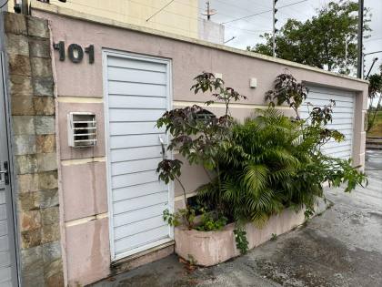 Casa de Esquina à Venda na Farolândia – Espaçosa, Bem Localizada e Pronta para Morar ou Ampliar
