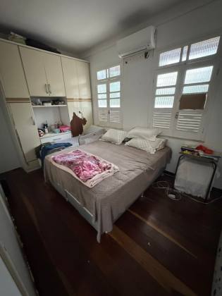 Casa de Esquina à Venda na Farolândia – Espaçosa, Bem Localizada e Pronta para Morar ou Ampliar