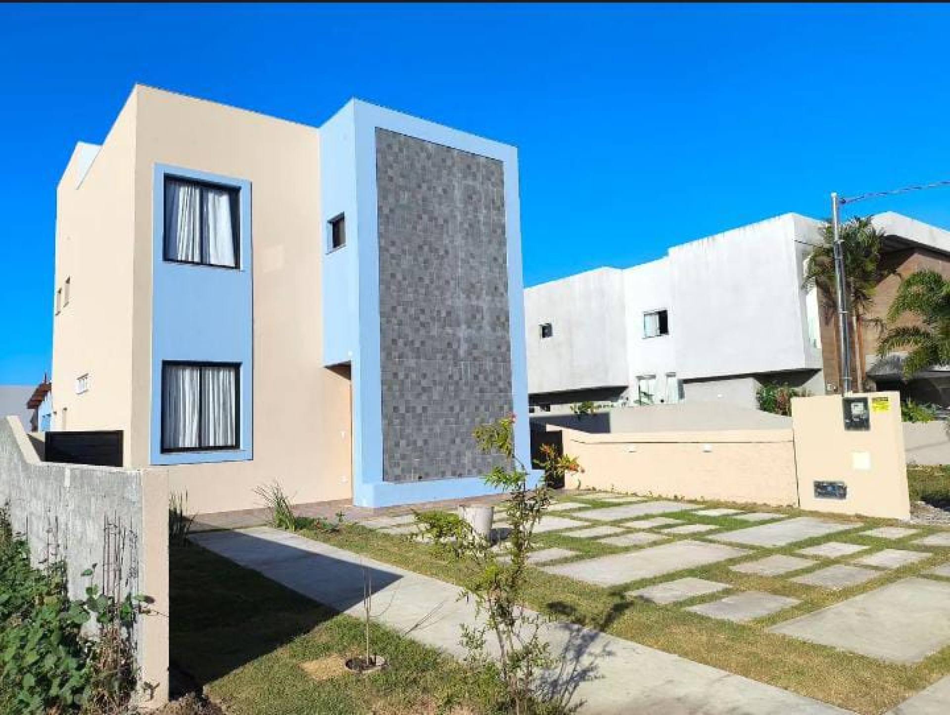 Vendo Casa no Condomínio Praias do Sul III sendo 4 suítes e Piscina