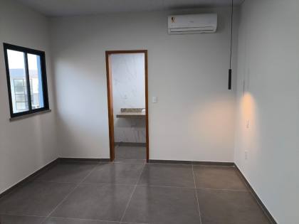 Vendo Casa no Condomínio Praias do Sul III sendo 4 suítes e Piscina