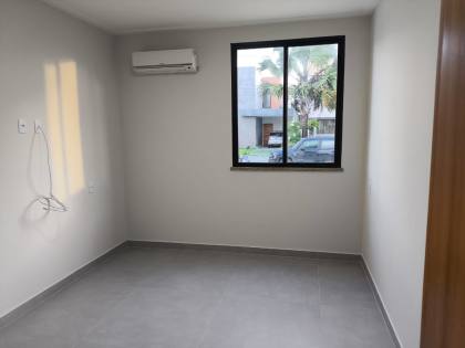 Vendo Casa no Condomínio Praias do Sul III sendo 4 suítes e Piscina