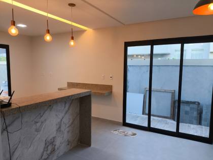 Vendo Casa no Condomínio Praias do Sul III sendo 4 suítes e Piscina