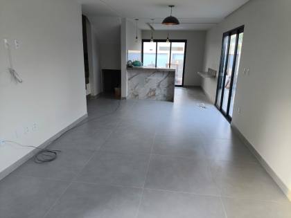 Vendo Casa no Condomínio Praias do Sul III sendo 4 suítes e Piscina