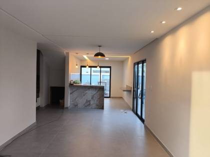 Vendo Casa no Condomínio Praias do Sul III sendo 4 suítes e Piscina