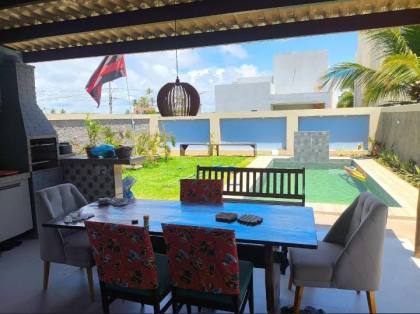 Vendo Casa no Condomínio Praias do Sul III sendo 4 suítes e Piscina