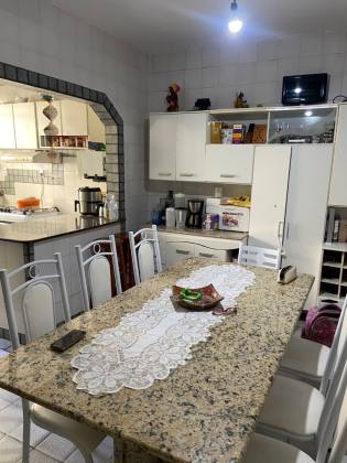 Casa 2 Pavimentos À Venda com 5/4 Sendo 4 suítes na Treze de Julho
