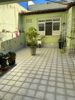 Casa 2 Pavimentos À Venda com 5/4 Sendo 4 suítes na Treze de Julho