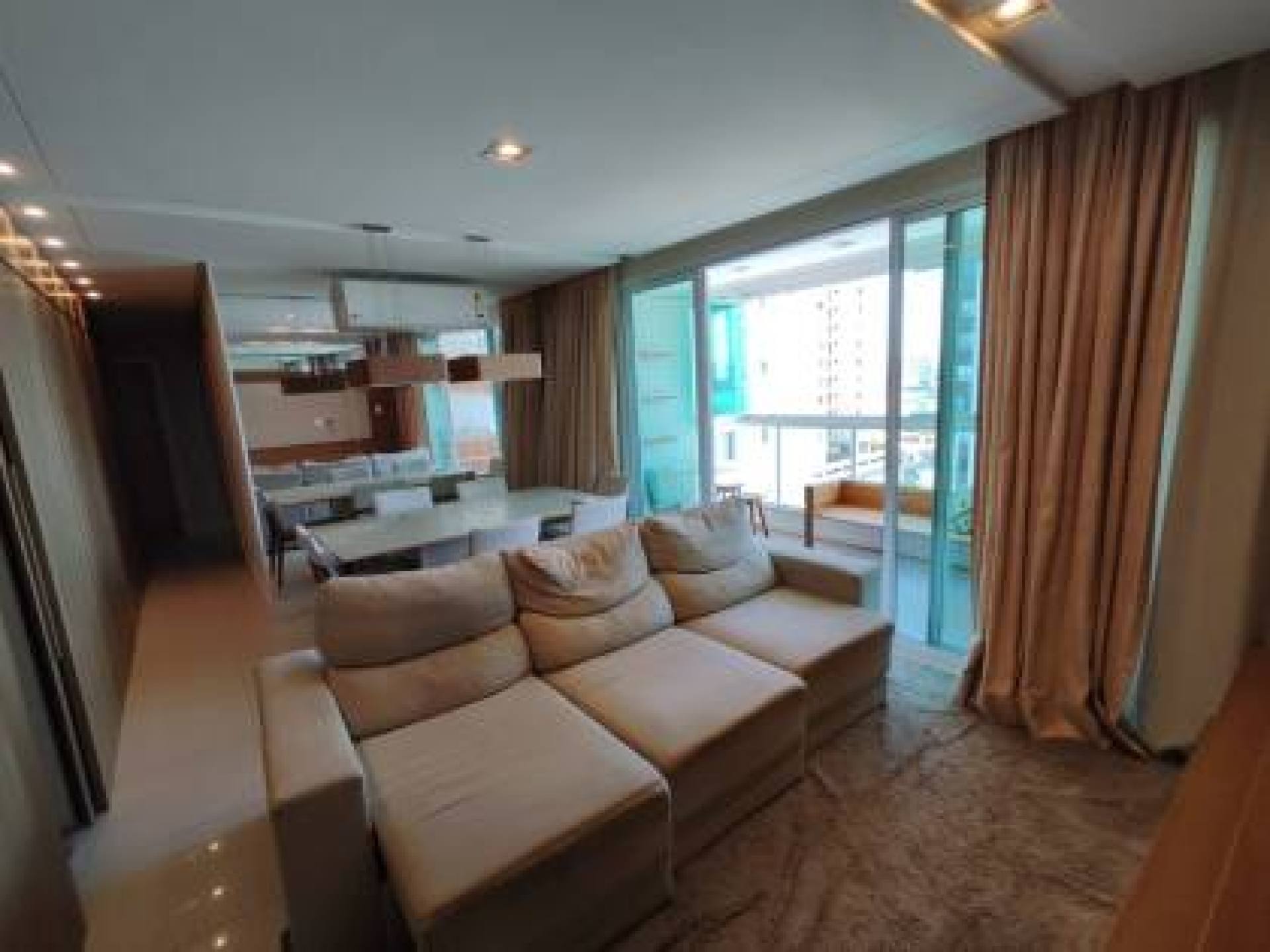 Apartamento Para Alugar com 3 quartos 1 suítes no bairro Luzia em Aracaju