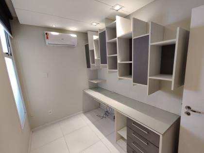 Apartamento Para Alugar com 3 quartos 1 suítes no bairro Luzia em Aracaju