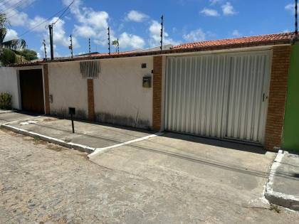 Alugo Casa No Bairro Aruana Com 3/4 Sendo 1 Suíte.
