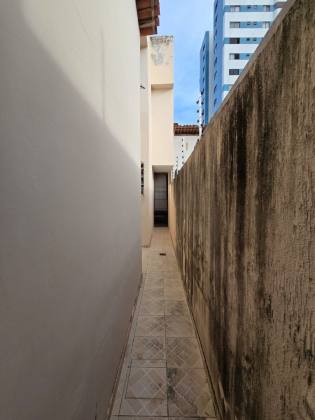 Casa Solta 350 Metros 3 Quartos e 2 Suítes no Bairro Suíssa