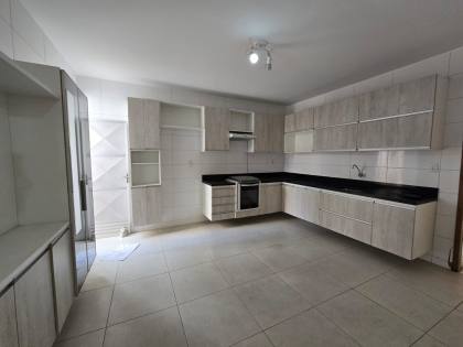 Casa Solta 350 Metros 3 Quartos e 2 Suítes no Bairro Suíssa