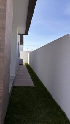 Casa de 208m² à venda com 3 quartos sendo 1 suíte no Condomínio Villaredo Barra