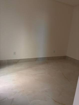 Casa de 208m² à venda com 3 quartos sendo 1 suíte no Condomínio Villaredo Barra