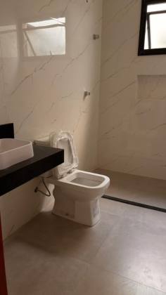 Casa de 208m² à venda com 3 quartos sendo 1 suíte no Condomínio Villaredo Barra