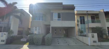 Alugo Casa Alto Padrão Mobiliada  Com 4 Suítes No Residencial Reserva Aruanã