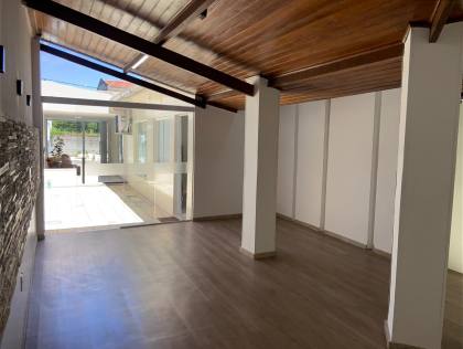 Aluga-se Sala Comercial Na Galeria Carinne Mendes