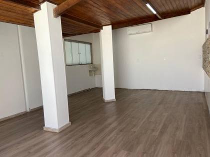 Aluga-se Sala Comercial Na Galeria Carinne Mendes