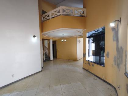 Alugo casa 320m² residencial/comercial na Farolândia com 10 quartos, 2 suíte.