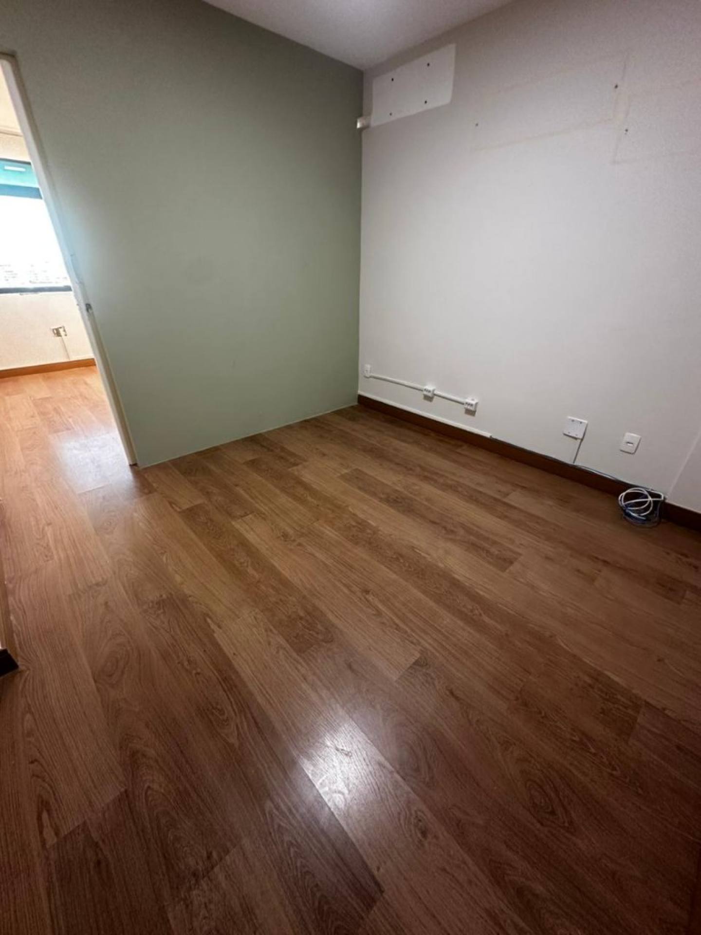 Excelente Sala Comercial com 24m² para Aluguel no Edifício Paulo Figueiredo
