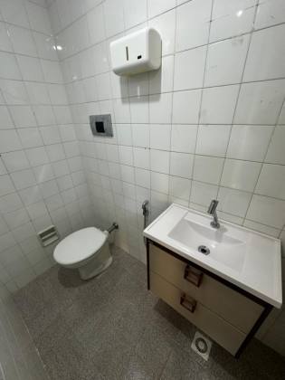Excelente Sala Comercial com 24m² para Aluguel no Edifício Paulo Figueiredo