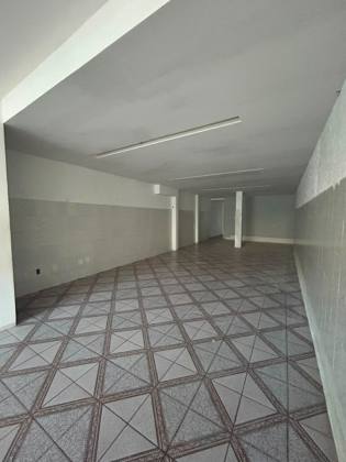 Sobrado Amplo com 375m² 2 quartos e 4 suítes para Locação Residencial ou Comercial