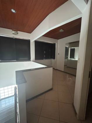 Sobrado Amplo com 375m² 2 quartos e 4 suítes para Locação Residencial ou Comercial