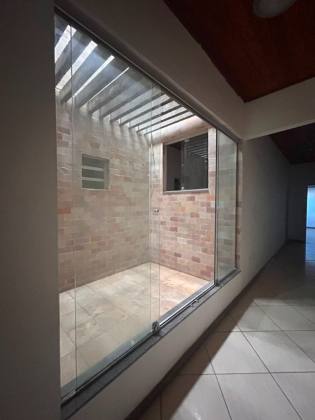 Sobrado Amplo com 375m² 2 quartos e 4 suítes para Locação Residencial ou Comercial