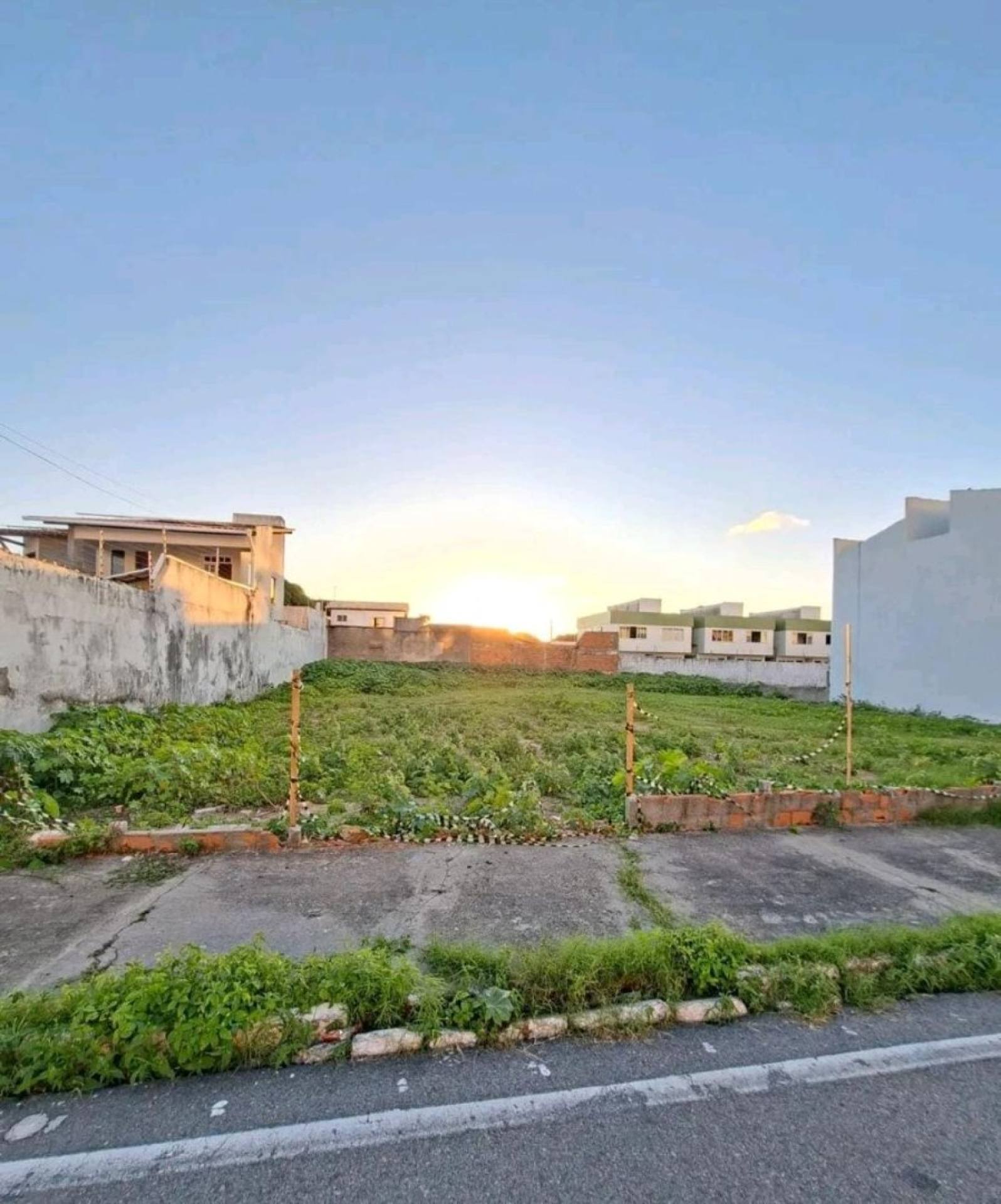 Excelente Oportunidade na Atalaia, Terreno com 840 m² (24 x 35 metros)